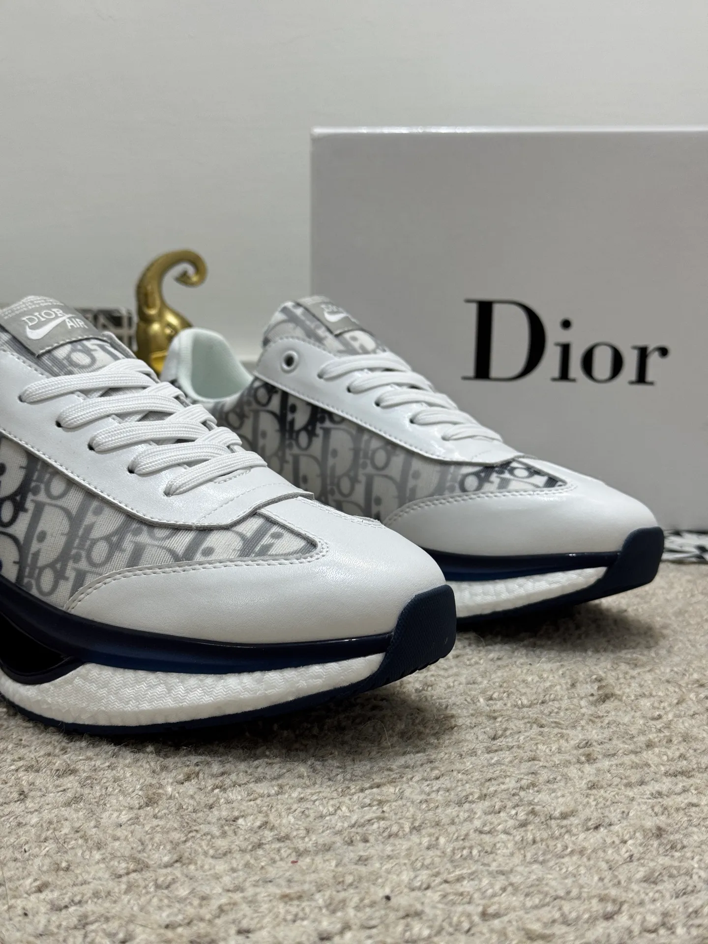 Men's shoes 💰440 [New model] 🐬🐬Original quality - Dior The latest model of sports shoes 🎁Casual and fashionable men's shoes 👟Best model 💥Simple and elegant version, exclusive for trendy men. Unique official website new and most brand elements 👑original decoration, imported cowhide stitching with classic fabrics, fashionable and generous accessories, ✅foamed TPU wear-resistant and taller outsole, light and comfortable. Size: 38-44 (45 customized